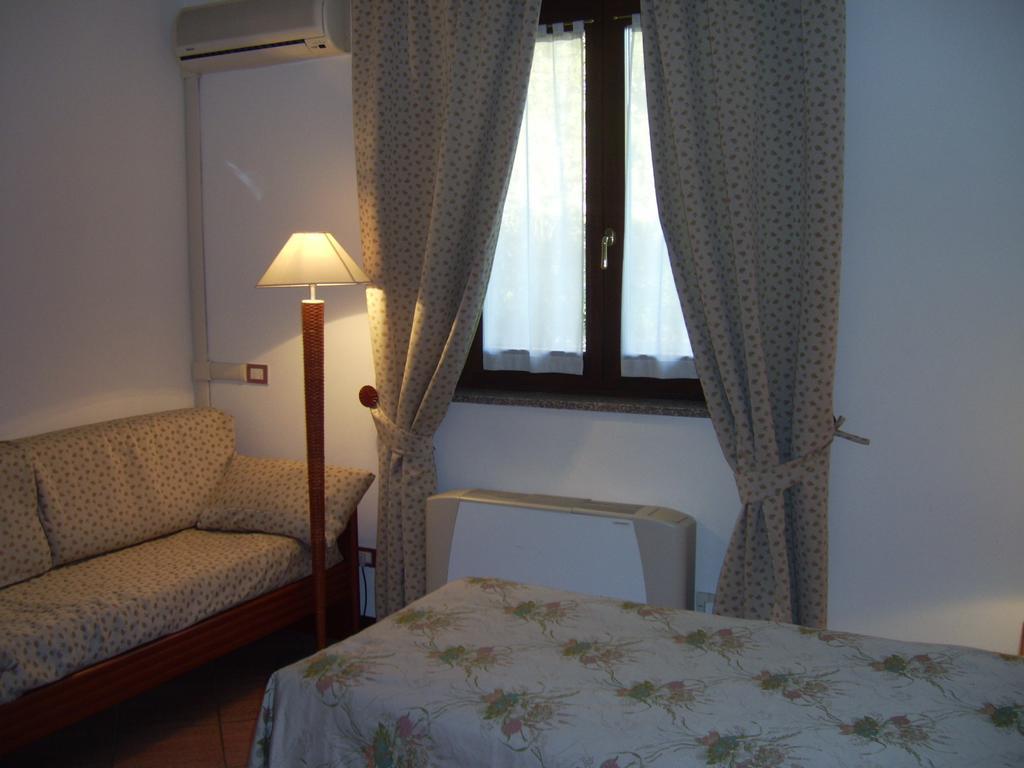 Hotel La Collinetta Sesto Calende Room photo